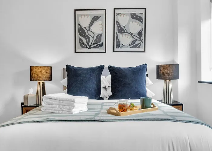 Homely- North London Penthouse Apartment Finchley