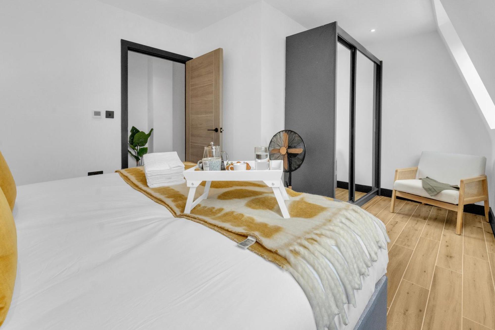 Apartment Homely- North London Penthouse Finchley
