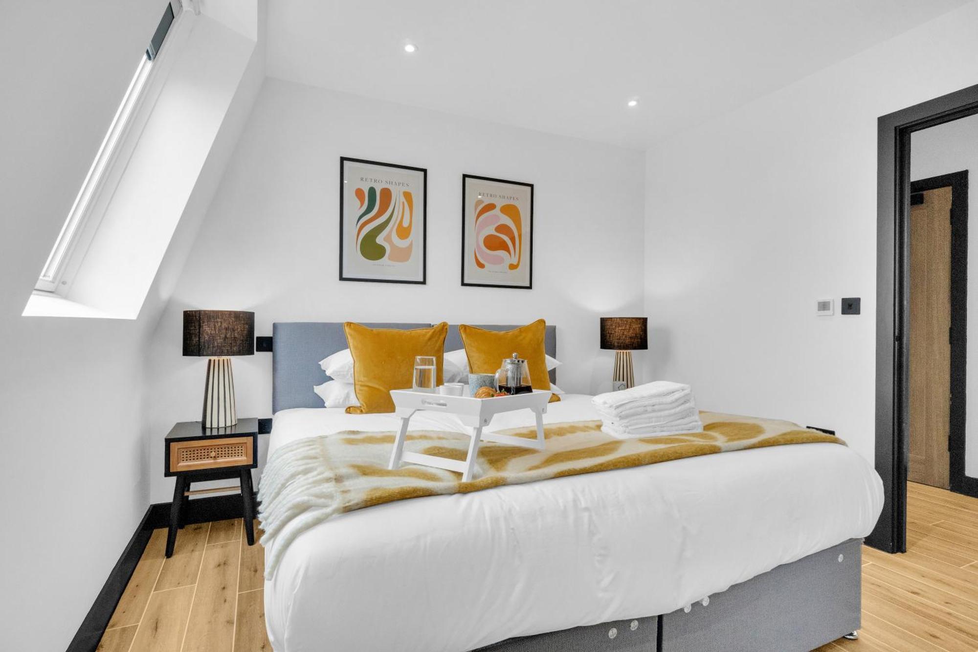 Homely- North London Penthouse Apartment Finchley