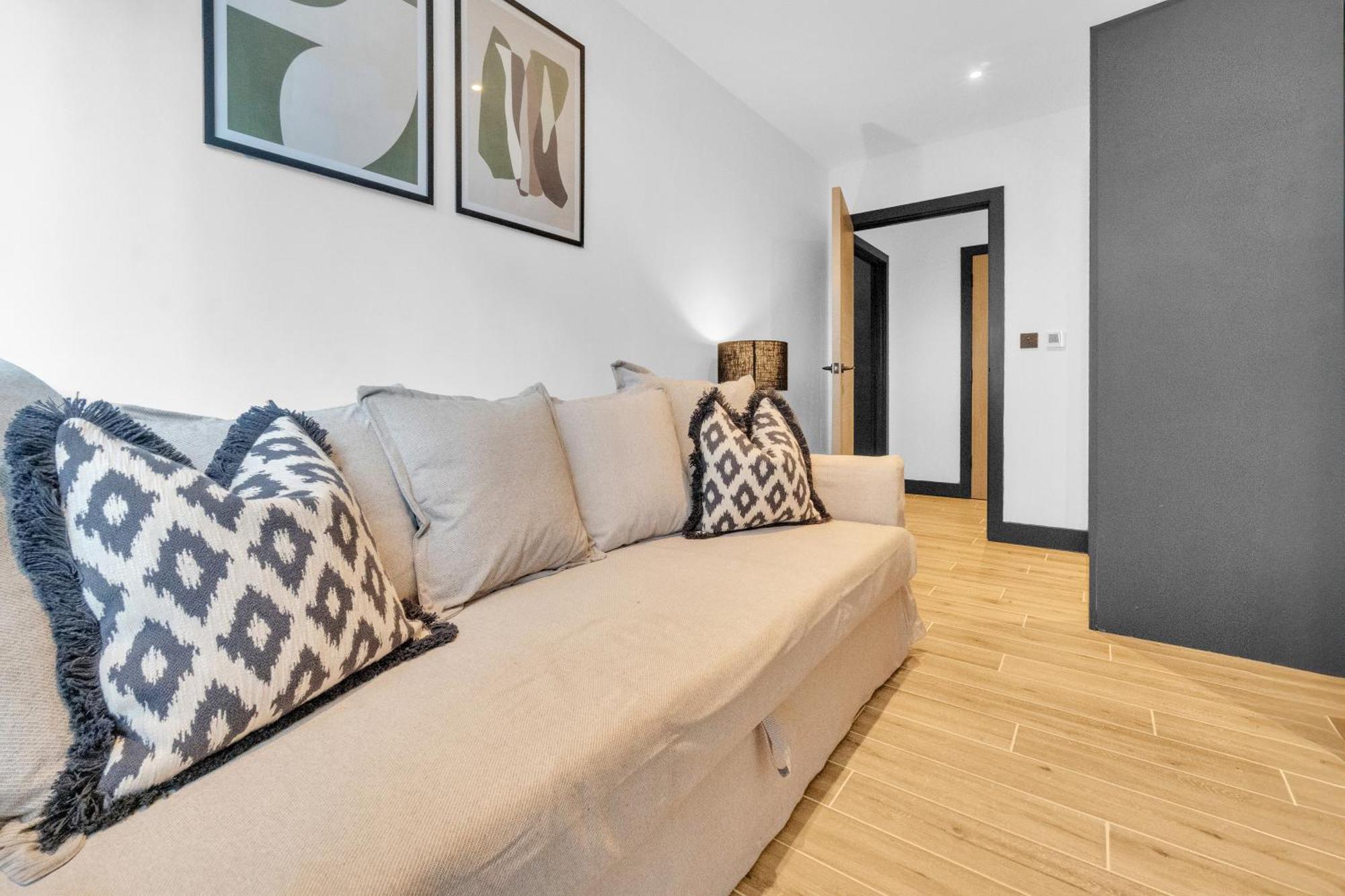 Apartment Homely- North London Penthouse Finchley