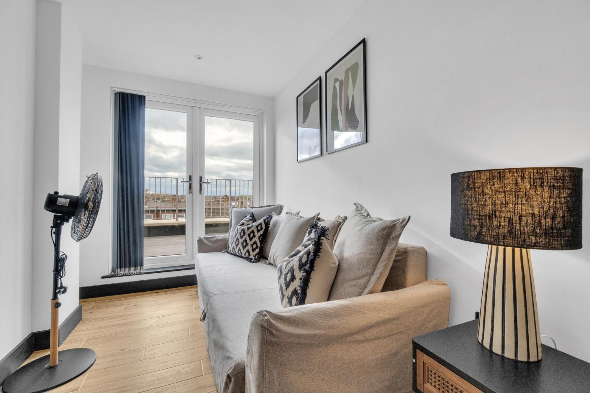 Homely- North London Penthouse Apartment *